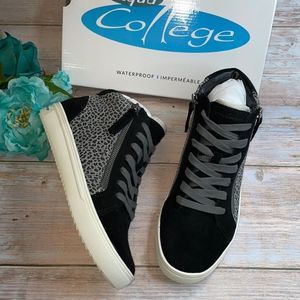 Aqua College Women's Guliette  Lace Up Zip  Sneaker